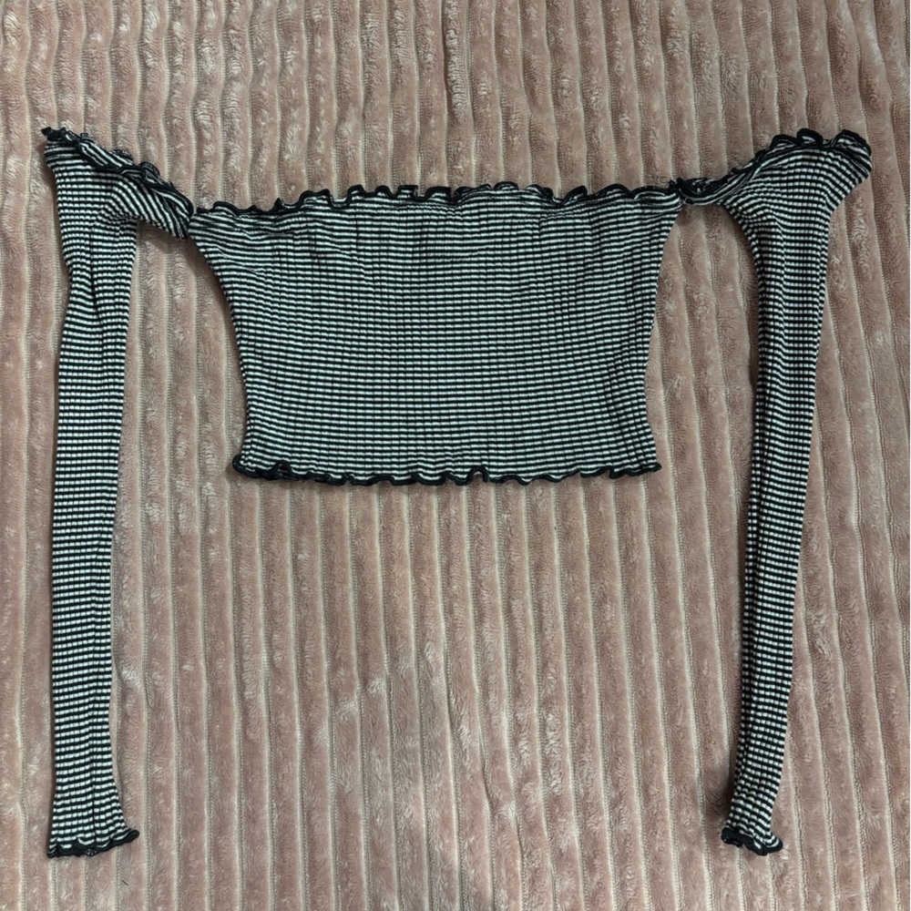 AKIRA Black and White Striped Top